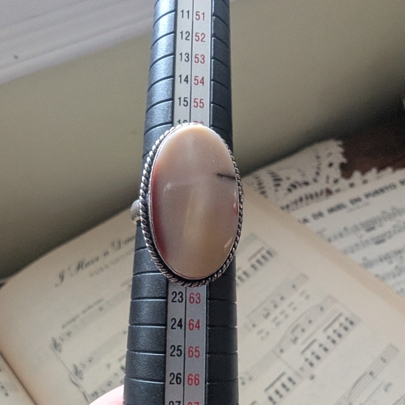 Silvertone and Cream Oval Ring Adjustable Band - Picture 4 of 7